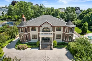 28 Whitney Cir, Glen Cove, NY 11542 - Photo 24
