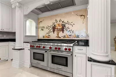 28 Whitney Circle, Glen Cove, NY 11542 - Photo 10