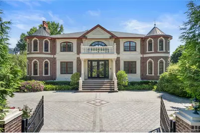 28 Whitney Circle, Glen Cove, NY 11542 - Photo 1