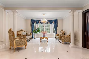 28 Whitney Cir, Glen Cove, NY 11542 - Photo 4