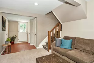 109 Plymouth Rd, Plainview, NY 11803 - Photo 18