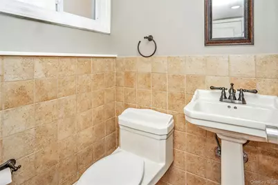 109 Plymouth Road, Plainview, NY 11803 - Photo 20