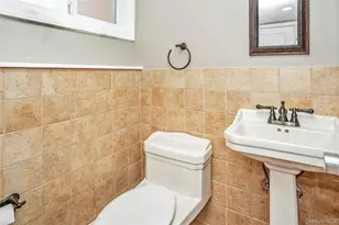 109 Plymouth Rd, Plainview, NY 11803 - Photo 20
