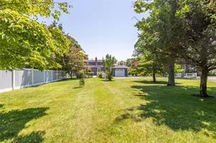8275 Skunk Ln, Cutchogue, NY 11935 - Photo 16
