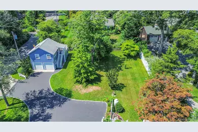 8275 Skunk Lane, Cutchogue, NY 11935 - Photo 4