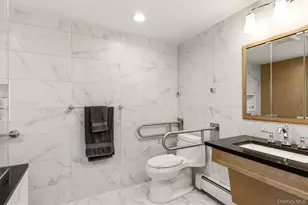 1 Geoffrey Ave, Syosset, NY 11791 - Photo 18