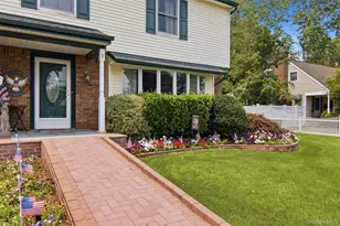 1 Geoffrey Ave, Syosset, NY 11791 - Photo 4