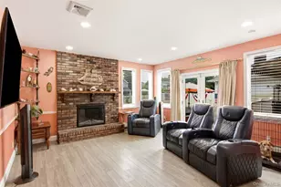1 Geoffrey Ave, Syosset, NY 11791 - Photo 26