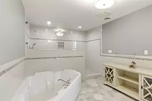 1 Geoffrey Ave, Syosset, NY 11791 - Photo 14