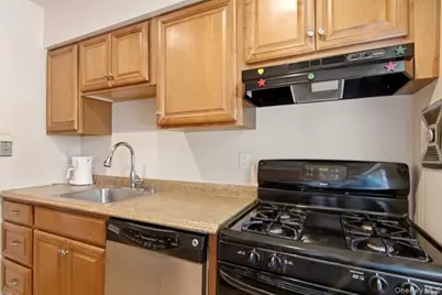 105 Prime Avenue #B6, Huntington, NY 11743 - Photo 14