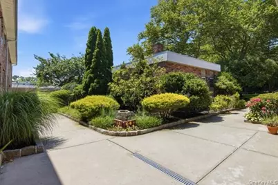 105 Prime Avenue #B6, Huntington, NY 11743 - Photo 4