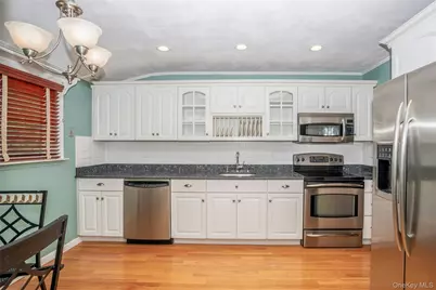 15 Greenbrier Lane, Sayville, NY 11782 - Photo 6
