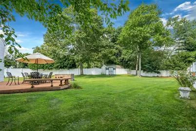 15 Greenbrier Lane, Sayville, NY 11782 - Photo 24