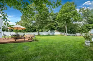 15 Greenbrier Ln, Sayville, NY 11782 - Photo 24