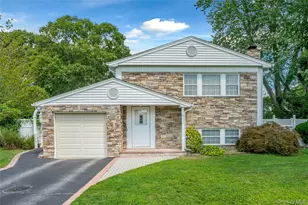 15 Greenbrier Ln, Sayville, NY 11782 - Photo 2