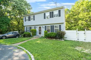 49 Barbara Ln, Medford, NY 11763 - Photo 2