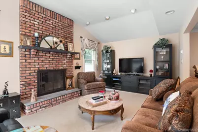 4 Jerold Street, Plainview, NY 11803 - Photo 12