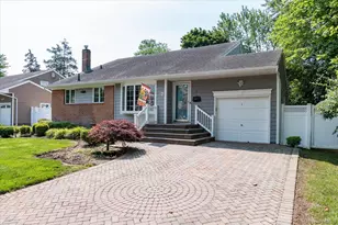 4 Jerold St, Plainview, NY 11803 - Photo 2