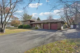 24 Brenda Ln, Bardonia, NY 10954 - Photo 2