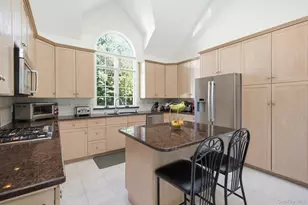 15 Ellis Dr, White Plains, NY 10605 - Photo 14