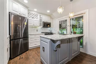 186 Oakwood Road, Huntington Station, NY 11746 - Photo 8