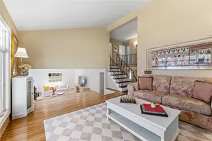 22 Delaware Ave, Jericho, NY 11753 - Photo 12
