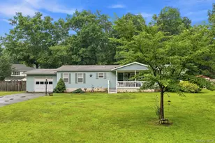 27 Delaware Dr, Sparrow Bush, NY 12780 - Photo 2