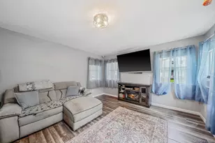 36 Rosalie Pl, Patchogue, NY 11772 - Photo 6