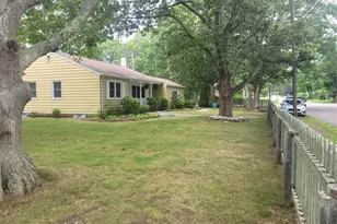 10 Graham Rd, Hampton Bays, NY 11946 - Photo 4