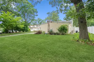 39 All Points Terrace, Holbrook, NY 11741 - Photo 4