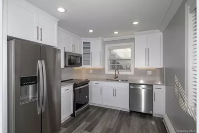 75 Lamplighter Lane #5B, Massapequa, NY 11758 - Photo 2