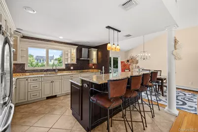 236 Windsor Avenue, Brightwaters, NY 11718 - Photo 10