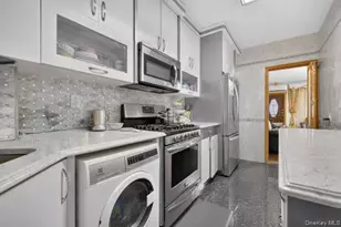 10208 62nd Rd, Forest Hills, NY 11375 - Photo 6