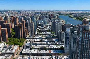326 E 93rd St, New York, NY 10128 - Photo 2