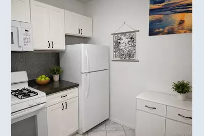 326 E 93rd Street, New York, NY 10128 - Photo 32