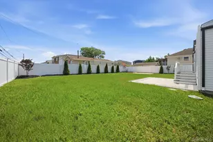 91 Doges Prom, Lindenhurst, NY 11757 - Photo 20