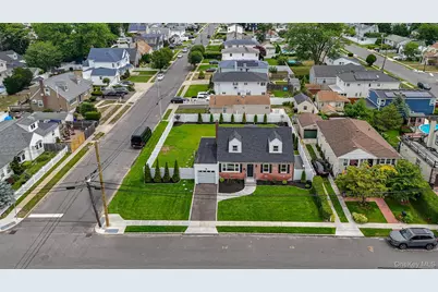 91 Doges Prom, Lindenhurst, NY 11757 - Photo 4