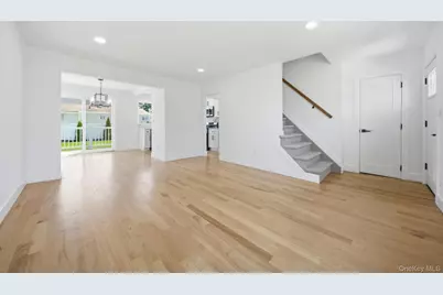 91 Doges Prom, Lindenhurst, NY 11757 - Photo 10