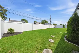 91 Doges Prom, Lindenhurst, NY 11757 - Photo 16