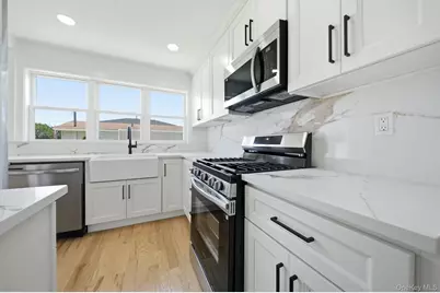 91 Doges Prom, Lindenhurst, NY 11757 - Photo 6