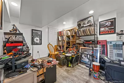 46 Meadow Lane, New Rochelle, NY 10805 - Photo 34