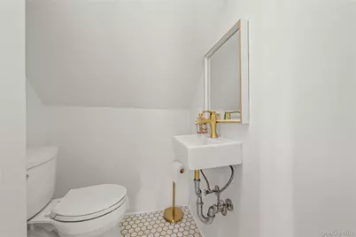 46 Meadow Lane, New Rochelle, NY 10805 - Photo 14
