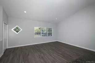 216 Centre Ct, Medford, NY 11763 - Photo 4