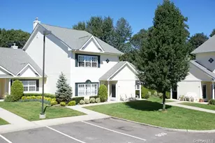 216 Centre Ct, Medford, NY 11763 - Photo 2