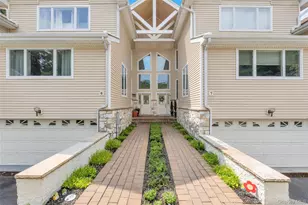 6 Princess Tree Ct, Port Jefferson, NY 11777 - Photo 2