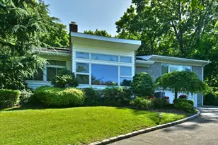 13 Vista Dr, Great Neck, NY 11021 - Photo 2