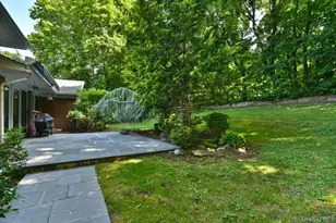 13 Vista Dr, Great Neck, NY 11021 - Photo 26