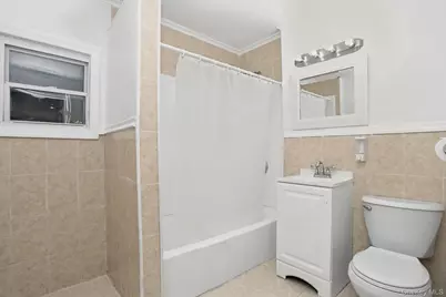 376 County Center Road, White Plains, NY 10603 - Photo 20