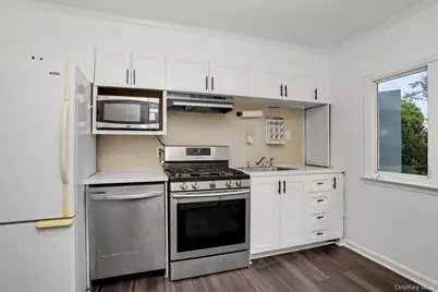 376 County Center Road, White Plains, NY 10603 - Photo 10