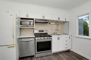 376 County Center Rd, White Plains, NY 10603 - Photo 10